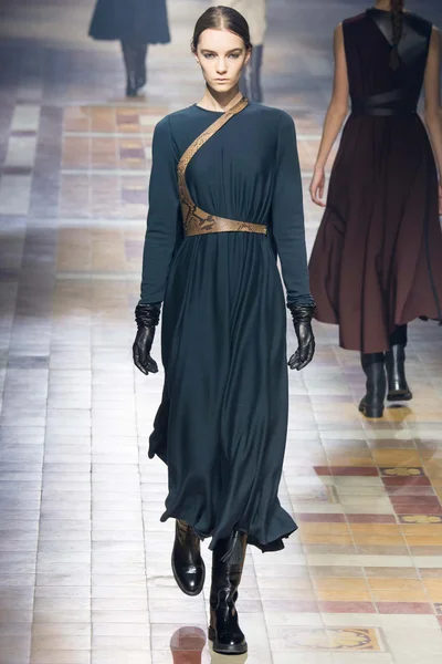 Look 12